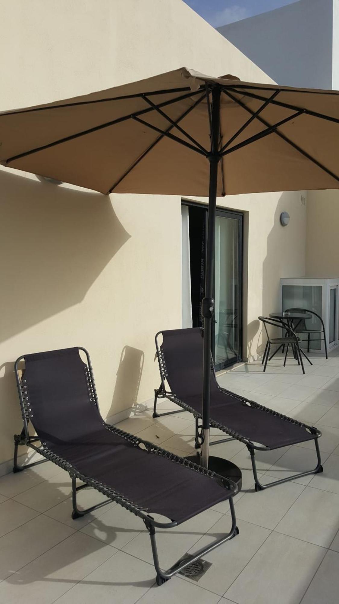 The Sea Across The Road Penthouse 5 Apartamento St. Paul's Bay Exterior foto